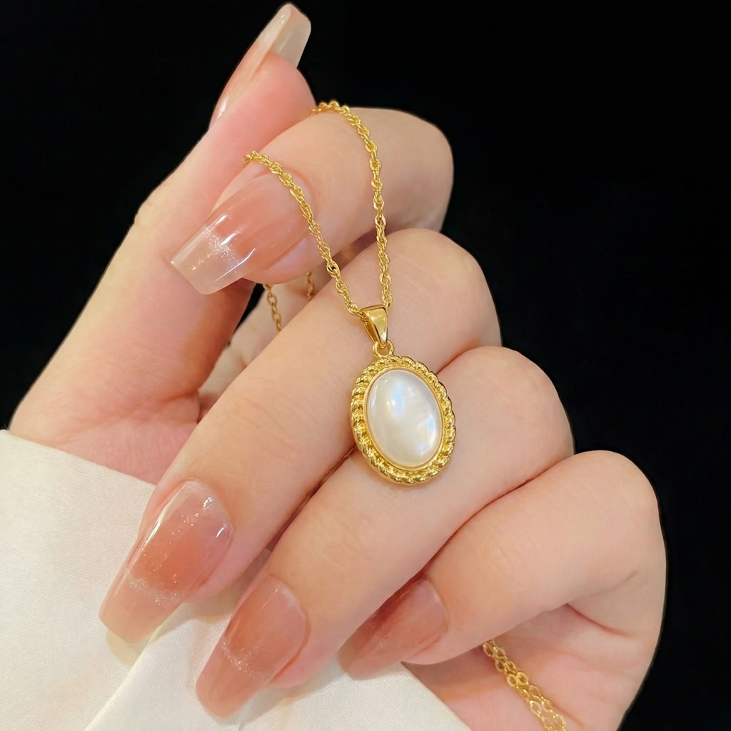 White Mother of Pearl Necklace in 18K Gold Plated Copper