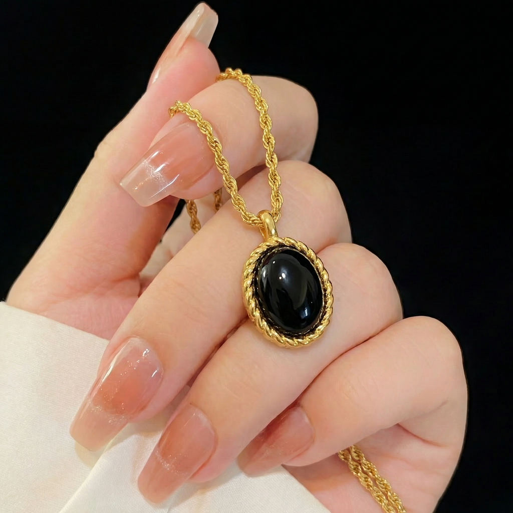 Black Onyx Necklace in 18K Gold Plated Copper