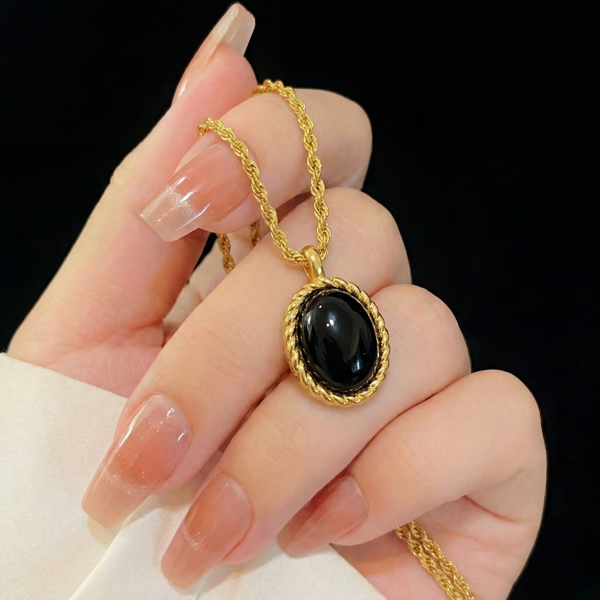 Black Onyx Necklace in 18K Gold Plated Copper