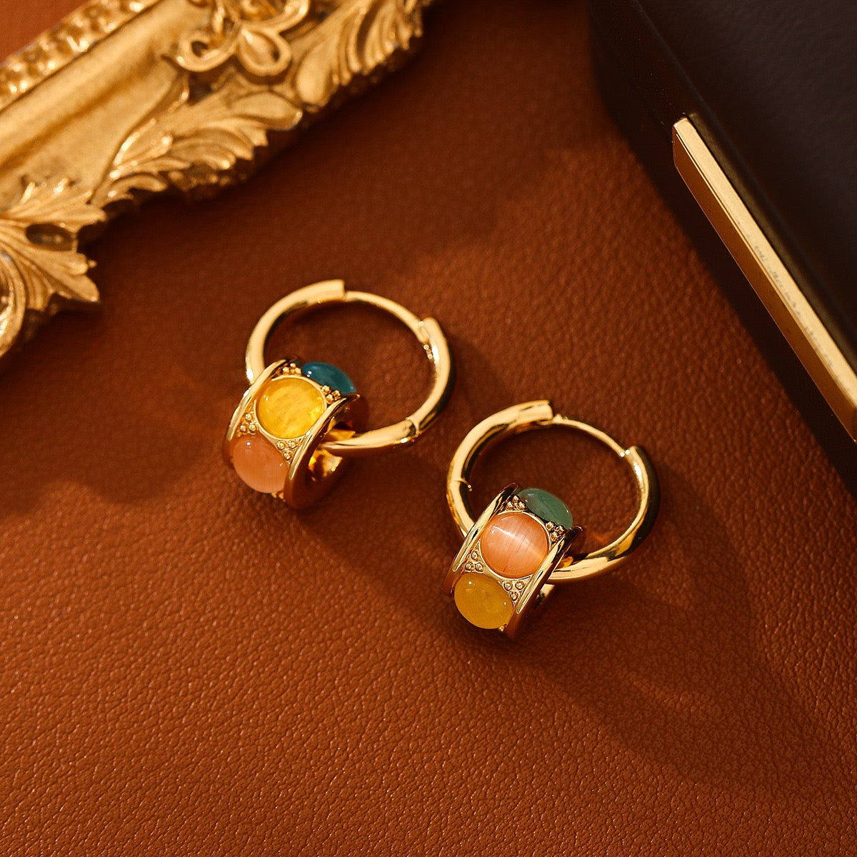 Cat's Eye 圆形 Earrings in 14K gold-plated copper