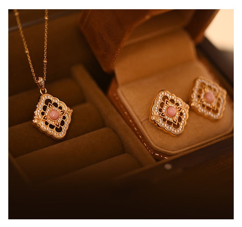 Pink Mother-of-Pearl Jewelry Set in 18K gold-plated silver